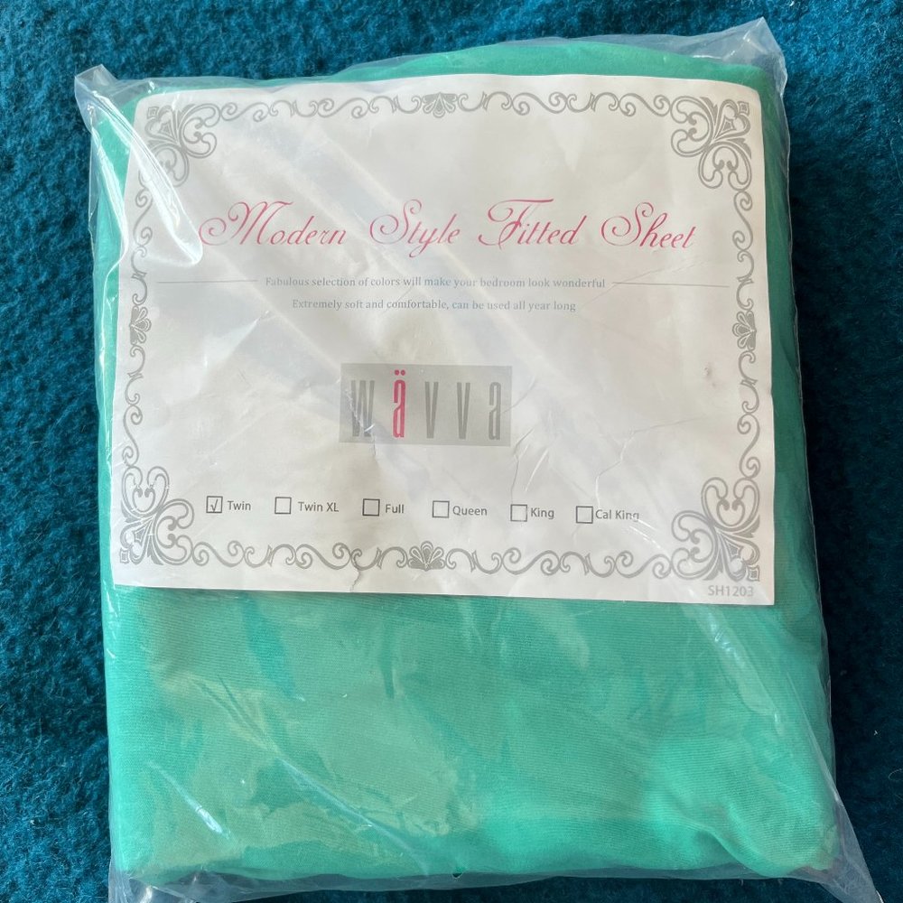 NWT twin size fitted sheet